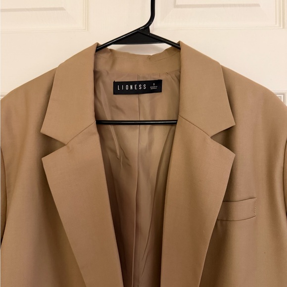 Lioness Oversized Tan Blazer - Picture 2 of 3